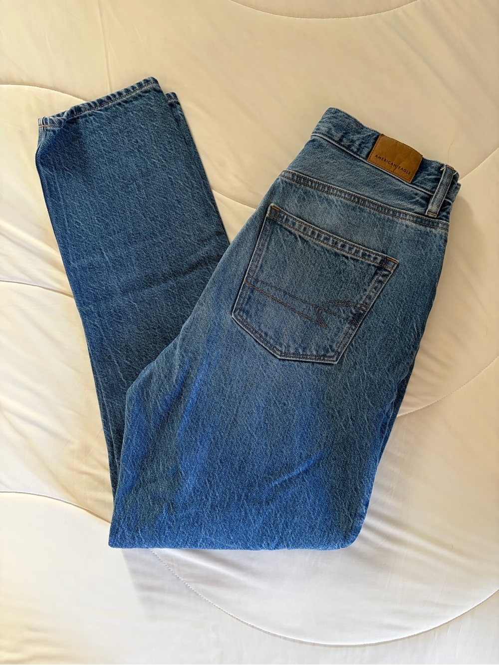 Women’s American Eagle Distressed Highest Rise Mom Jean size 2 Regular